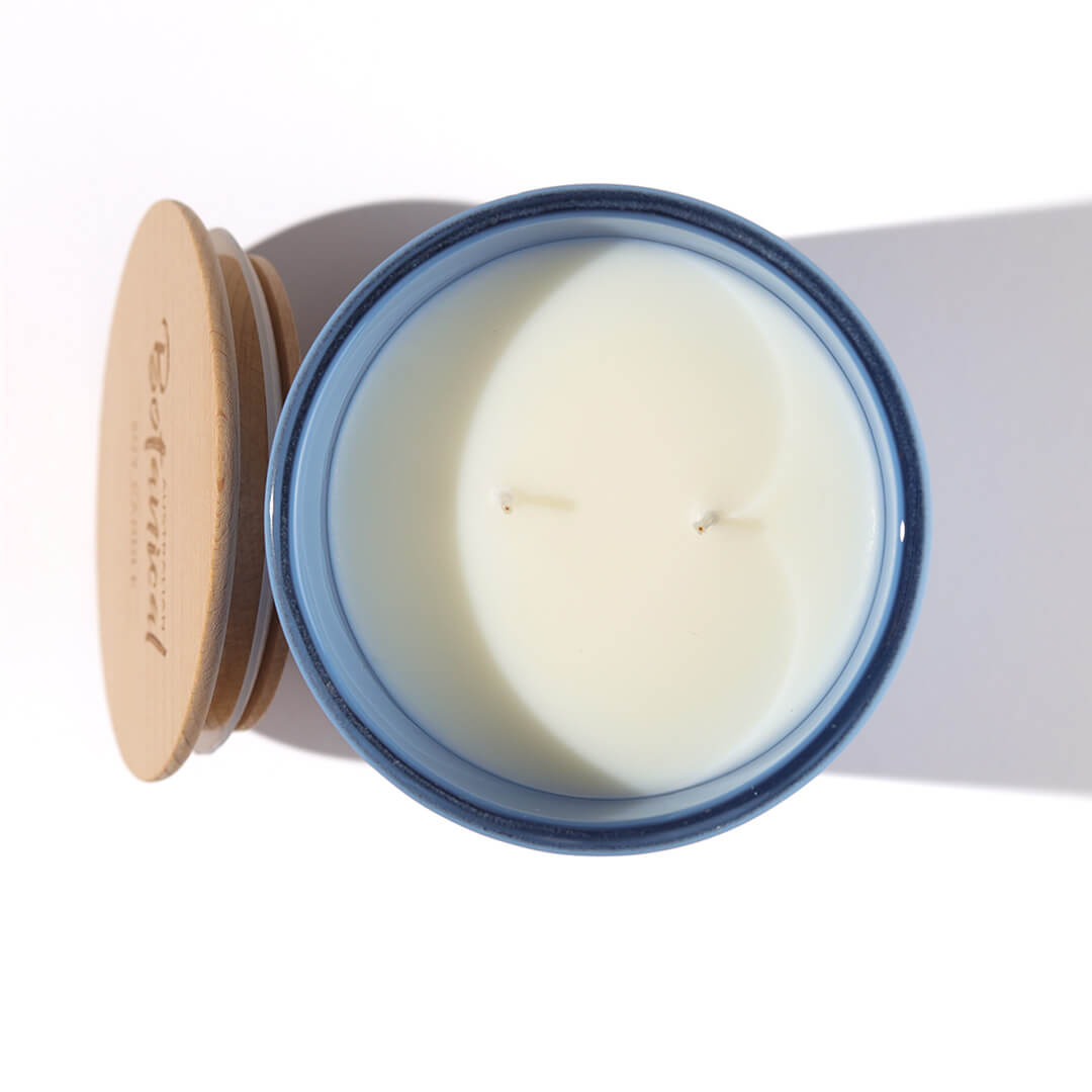 Aqua Escape Scented Soy Candle - Image 3