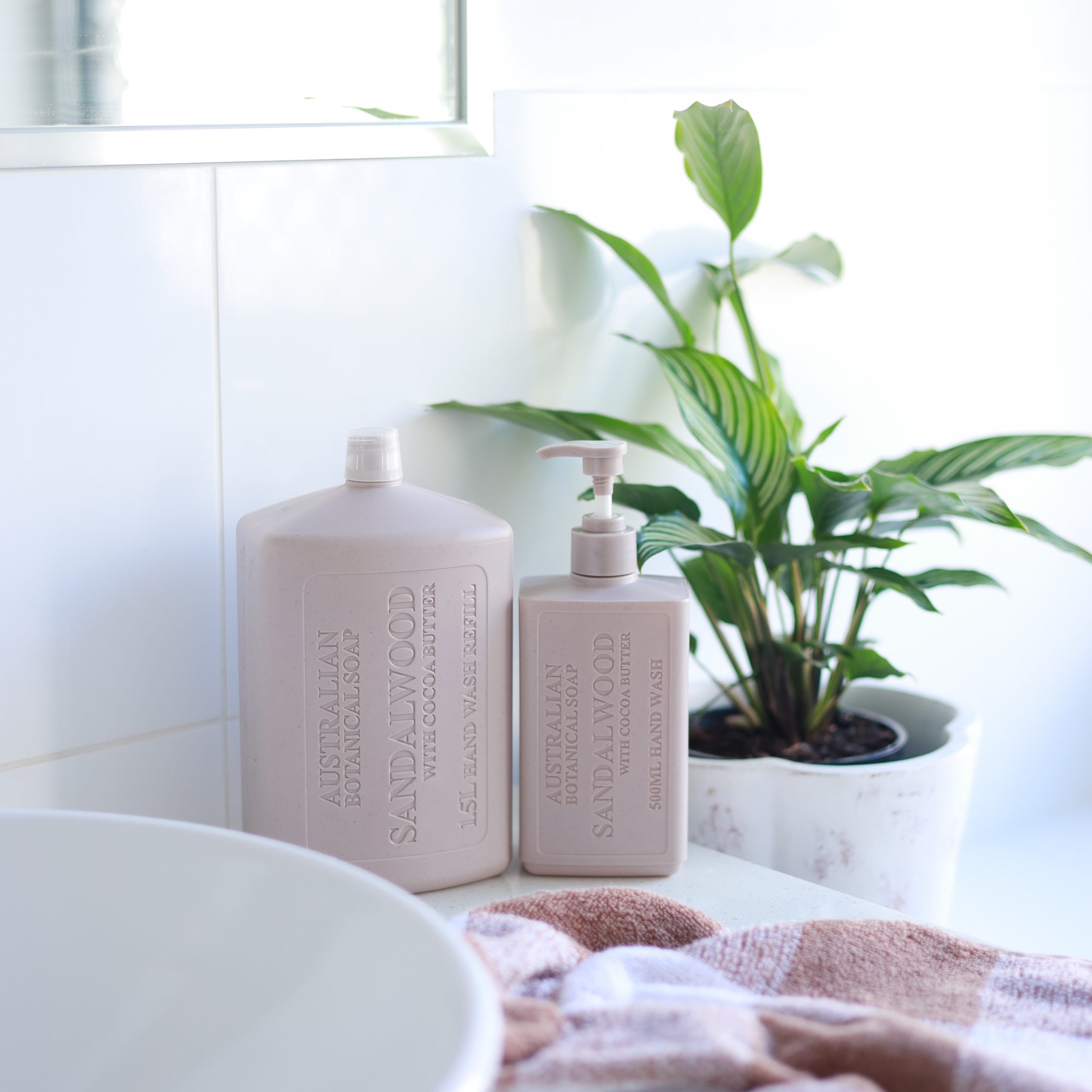 Sandalwood & Cocoa Butter Hand Wash Bundle - Image 2